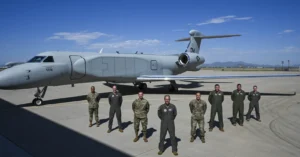 O avião que cega radar e rádio a longa distância orbitou duas horas na fronteira de Kaliningrado, e é o mesmo de que a Força Aérea americana quer 10 unidades