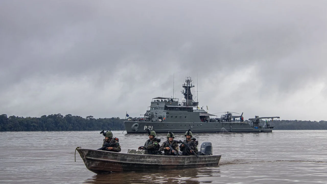 O Comando Militar da Amazônia Oriental publicou 15 portarias no mesmo dia e prorrogou por 12 meses o contrato de 14 militares da reserva que trabalham em Belém, Macapá, São Luís e Tucuruí, e exonerou um deles