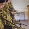 O Exército britânico reprovou 45.680 candidatos só por motivo médico em 19 meses, enquanto 155.520 se candidatavam e a força seguia sem completar o efetivo
