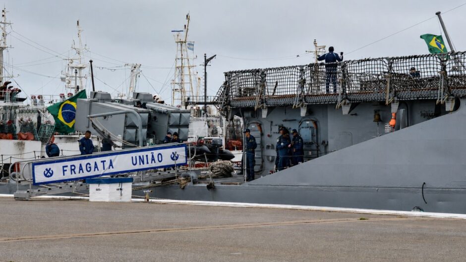Fragata União (F45) da Marinha do Brasil atracada em Mar del Plata durante o exercício Fraterno XXXIX