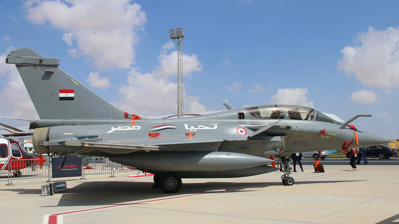 No céu do Egito, caças chineses e Rafale se enfrentaram pela primeira vez, onze anos depois de o país receber os três primeiros aviões franceses