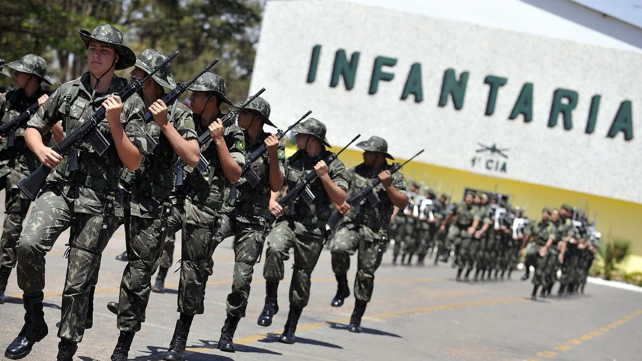 Oito tenentes entraram na Força Aérea por decisão judicial no mesmo lote de nomeações, sete deles médicos, com liminares vindas de tribunais federais de Minas Gerais, Rio Grande do Sul, Rio de Janeiro, Pará, Distrito Federal e Rio Grande do Norte