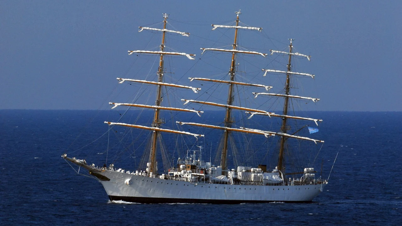 A Marinha autoriza entrada de navios de guerra de três países vizinhos ao Brasil: um veleiro-escola argentino no Rio, uma patrulheira fluvial colombiana em Manaus e três lanchas bolivianas em trânsito por águas brasileiras