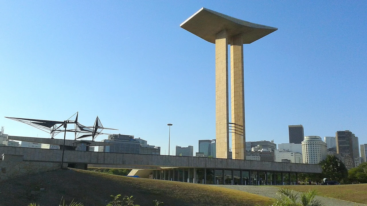 A pensão especial do ex-combatente da Segunda Guerra vale o mesmo que a deixada por um segundo-tenente das Forças Armadas, alcança viúva, companheira, filhos e até irmãos, mas não pode ser somada a nenhum outro rendimento pago pelos cofres públicos