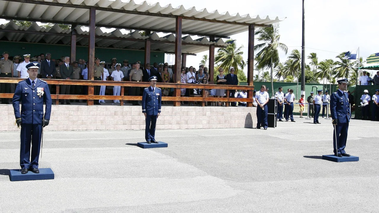 Um militar da Aeronáutica assinou na Base Aérea de Fortaleza uma declaração de que não queria deixar pensão para a filha, o desconto de 1,5% continuou saindo do contracheque dele mesmo assim, e o STJ decidiu que o dinheiro descontado não gerou direito