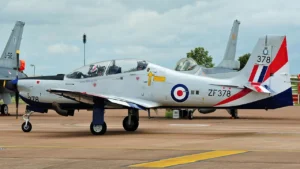 Em 21 de março de 1985 a Força Aérea britânica escolheu um projeto brasileiro para formar seus pilotos, encomendou 130 aviões por 126 milhões de libras, mandou montá-los em Belfast e só aposentou o último deles em 2019