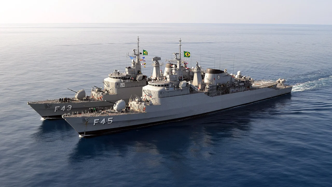 O Brasil comandou quase dez anos a única força naval de paz que a ONU já montou, deu ordens a navios de cinco outros países e fiscalizou mais de 71 mil embarcações no Líbano sem que nenhum deles deixasse de responder ao próprio país