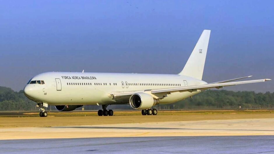 Boeing 767-300ER, designado C-767 e matrícula FAB 2900, durante o período em que foi operado pela Força Aérea Brasileira como aeronave de transporte estratégico de longo alcance. Fonte: FAB