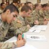 Com 43 milhões de americanos endividados por estudos, Forças Armadas oferecem até US$ 65 mil para pagar empréstimos e recrutamento dispara nos EUA: “Quando a economia vai mal, o Exército é uma ótima opção”
