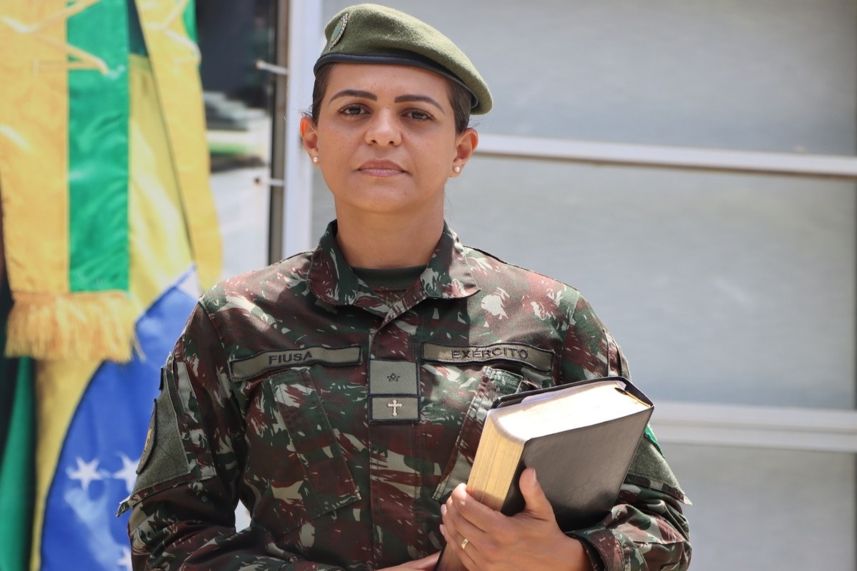 Exército nomeia primeira mulher para a função de capelão militar: Aspirante Gleizielle Fiusa passa a integrar o Serviço de Assistência Religiosa na 4ª Região Militar