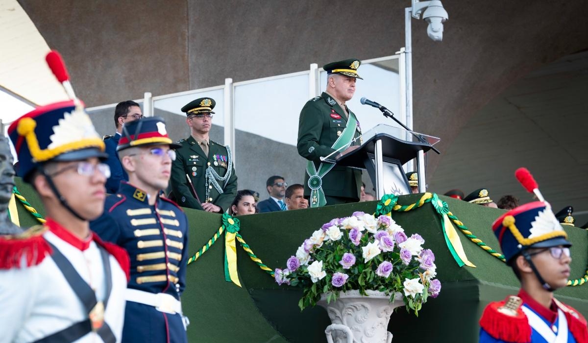 Comandante do Exército, diante de um Brasil dividido e da corrida global por recursos, alerta que tropa está pronta para “defender a soberania nacional, proteger nosso povo e contribuir para a paz e a estabilidade do país”