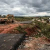 A duplicação da BR-116 avançou 37,4 dos 50,8 quilômetros nos cinco anos em que o Exército tocou a obra. Vieram as enchentes de 2024 e a tropa não voltou