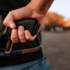 De agentes de trânsito a defensores públicos: 9 novas carreiras entram na lista do porte de arma após projeto avançar na Câmara; veja quem poderá andar armado em serviço