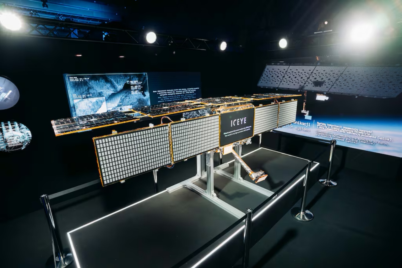 Polônia anuncia seu próprio ‘Starlink’ militar: rede soberana será criptografada, controlada pelo país e deverá operar até 2030 com tecnologia da ICEYE e estrutura da PGZ