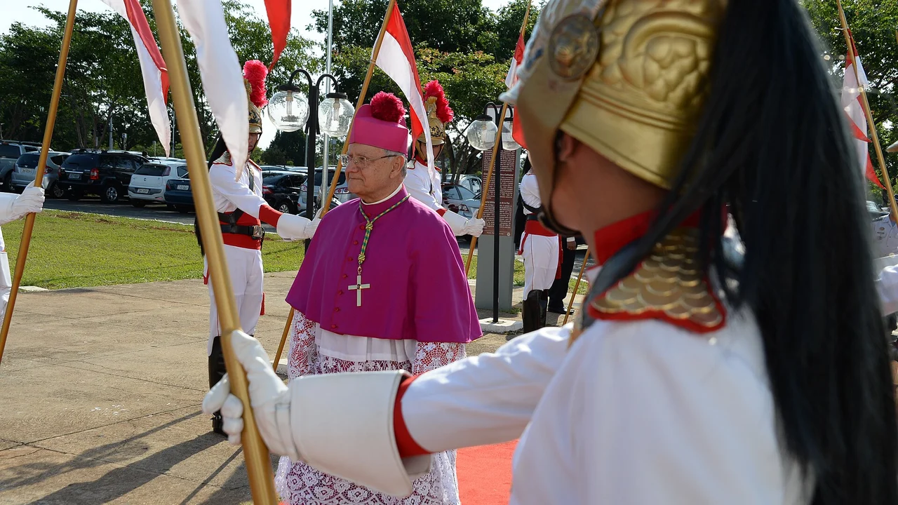 Um padre de Bagé virou capitão do Exército sem nunca ter servido e agora é bispo. Entrou pelo concurso de capelão militar, que abre duas vagas em cada Força