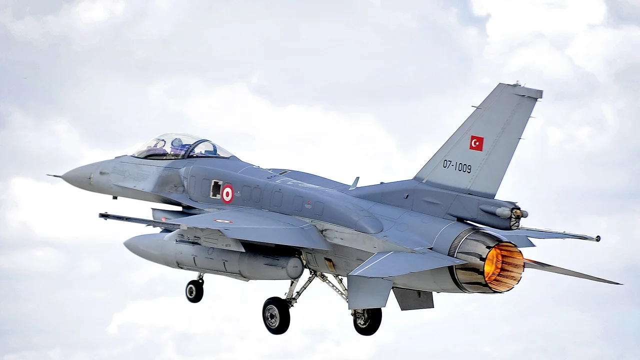 Das 1.101 aeronaves militares que põem a Turquia à frente de França, Itália, Reino Unido e Alemanha, só 201 são caças; quase metade é helicóptero