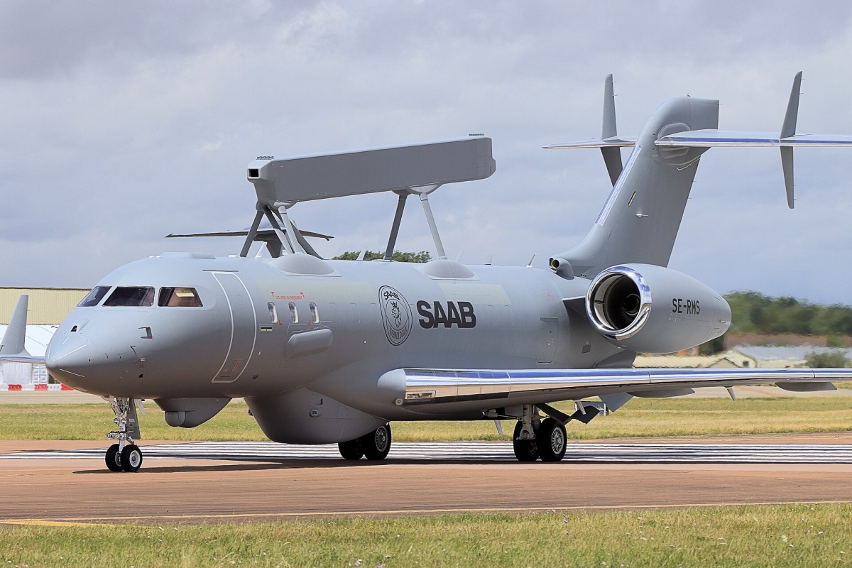 Fabricante do Gripen brasileiro apresenta primeiro GlobalEye à Suécia: avião-radar S 106 reúne sensores capazes de acompanhar alvos no  céu, terra e mar