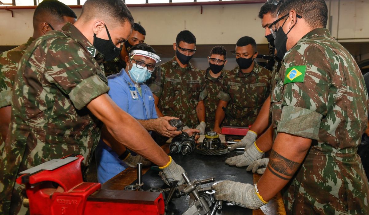 Do quartel para o mercado de trabalho: Exército prepara mais de 270 militares com SENAI para atuar em marcenaria, pintura, empilhadeiras e indústria