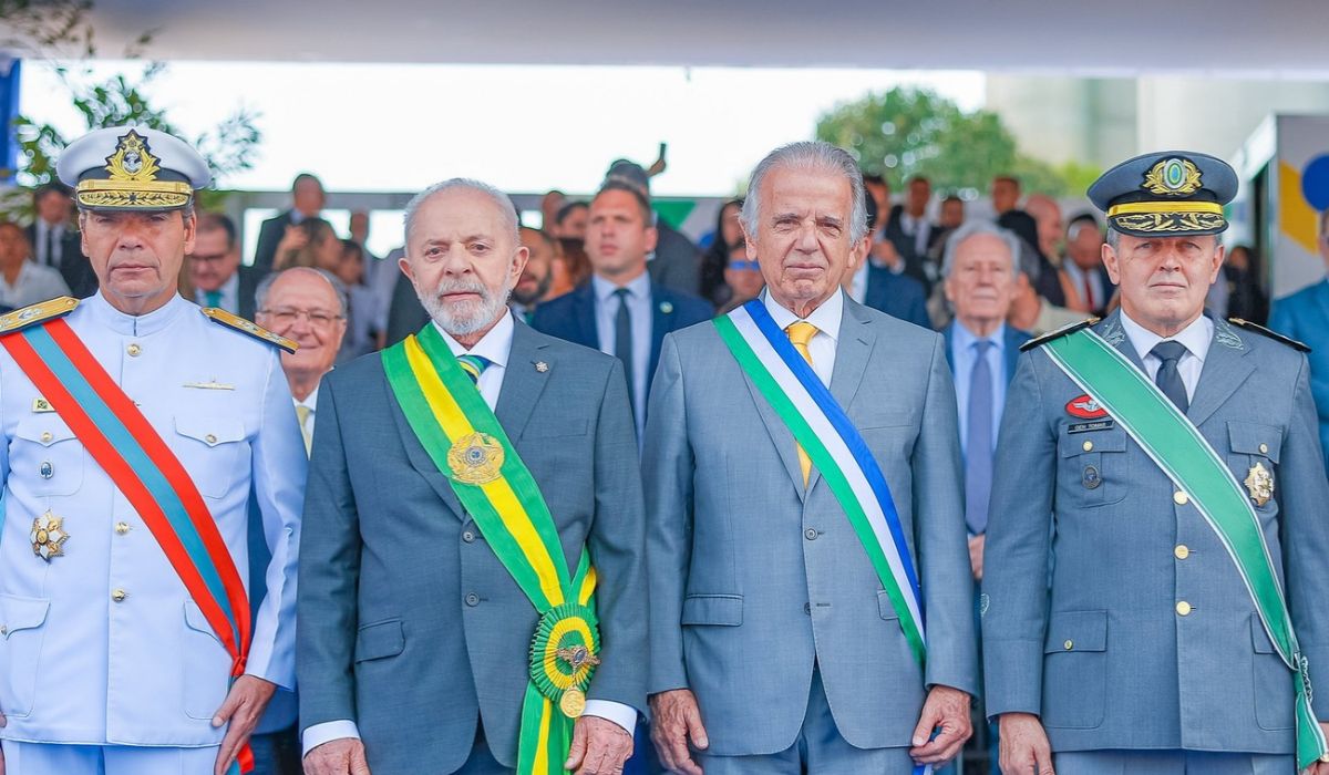 Lula recebeu planos de R$ 706 bilhões do Exército e da Marinha para fortalecer a Defesa do Brasil até 2040, mas falta de dinheiro atrasa projetos militares e PEC dos 2% do PIB segue parada no Senado