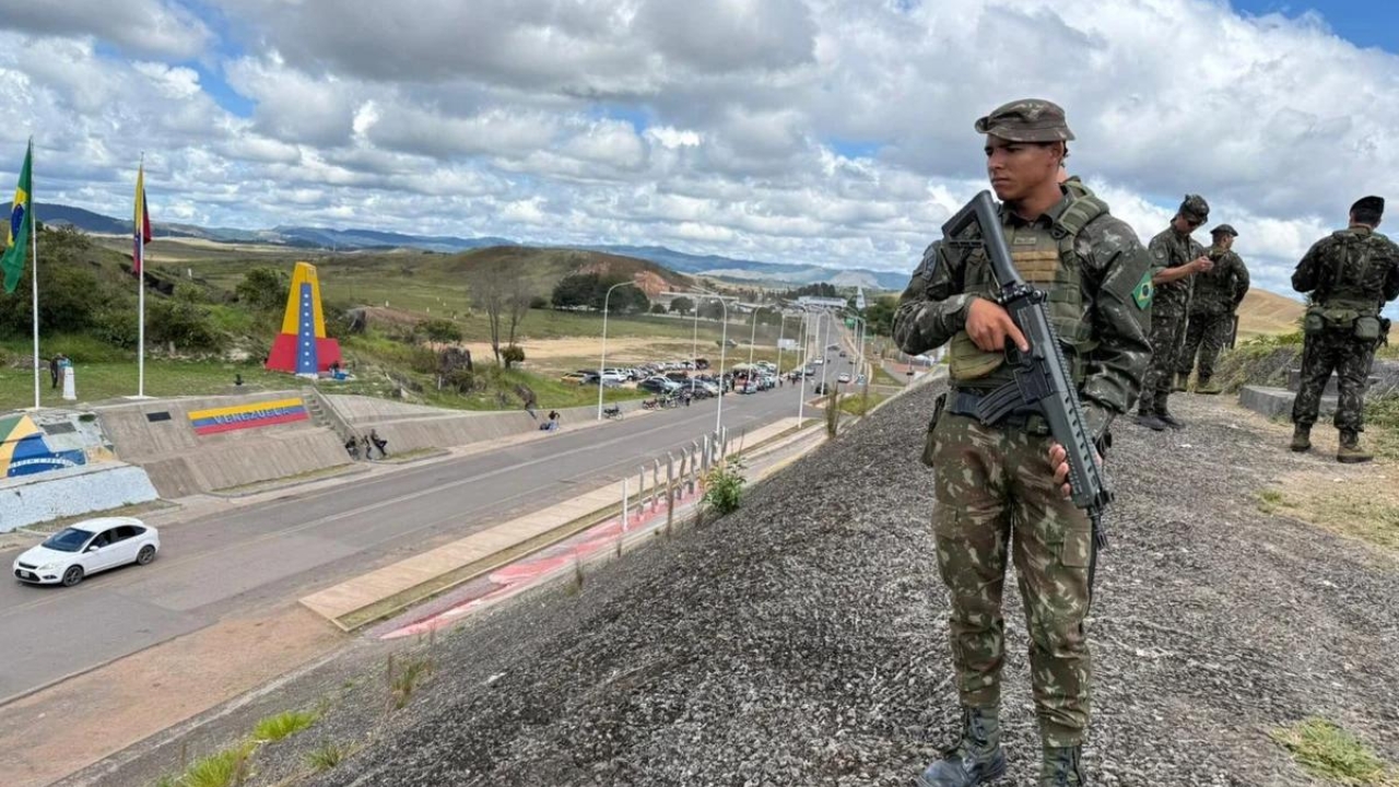 Nove meses após a captura de Maduro pelos EUA, fronteira do Brasil com a Venezuela segue sob vigilância militar, com patrulhas reforçadas, operações do Exército e helicóptero interceptado pela FAB em outubro