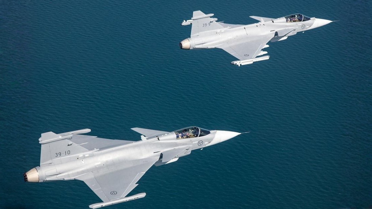 A contradição por trás do caça mais moderno da FAB: enquanto o Brasil recebe novos Gripen, a Suécia revela que o computador responsável pelo controle de voo utiliza tecnologia herdada dos anos 1980 e anuncia sua substituição