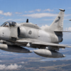Aposentados pela Força Aérea Argentina, caças A-4AR Fightinghawk podem voltar a voar como inimigos simulados em treinamentos de combate aéreo, mas negócio depende dos EUA