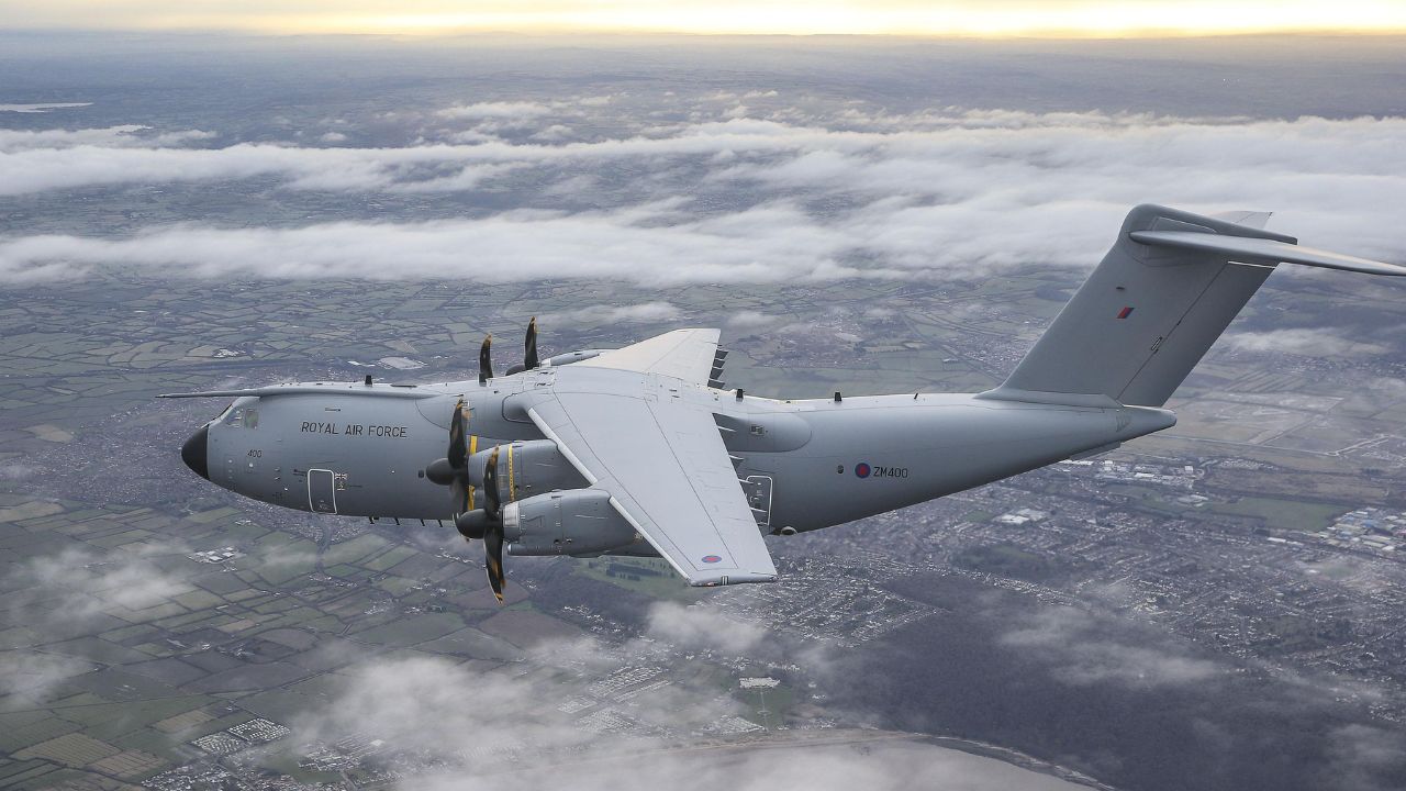 Brasil entra na rota militar do Reino Unido para as Malvinas: aviões da RAF passam pelo Rio de Janeiro em meio à tensão com a Argentina