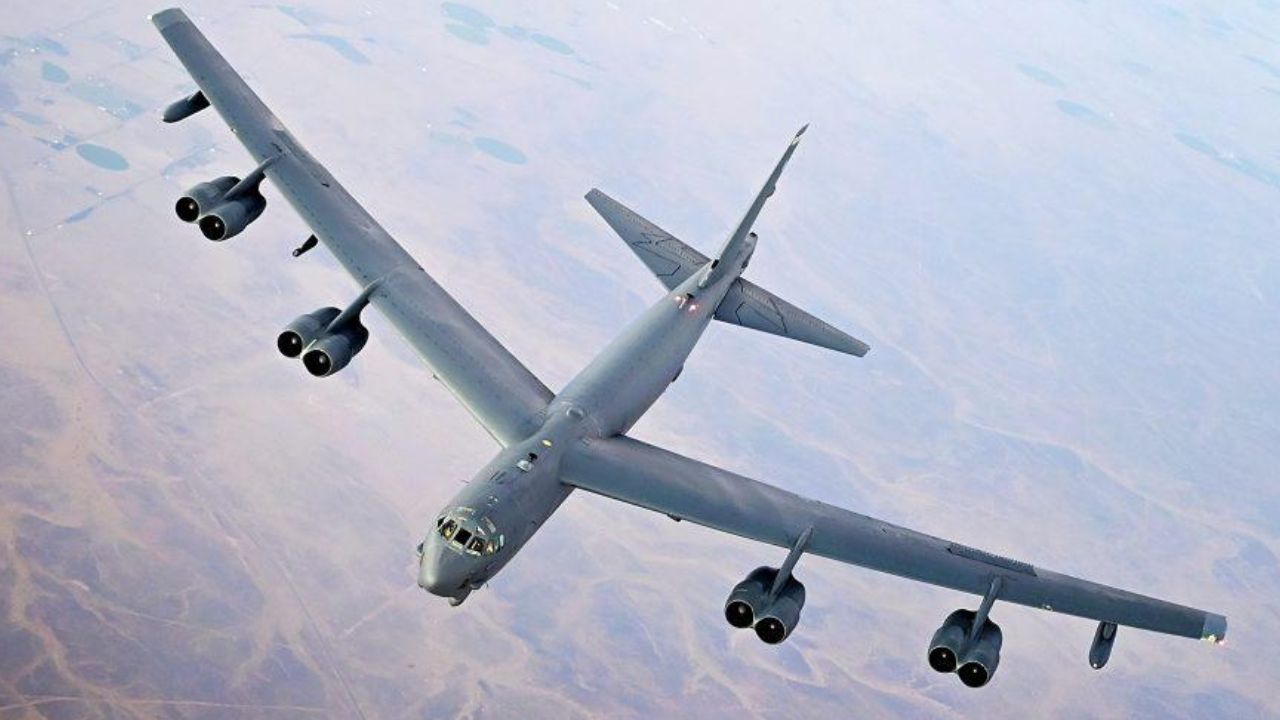 EUA preparam bombardeiro B-52 com mísseis antinavio LRASM para atacar grandes frotas de guerra no Pacífico