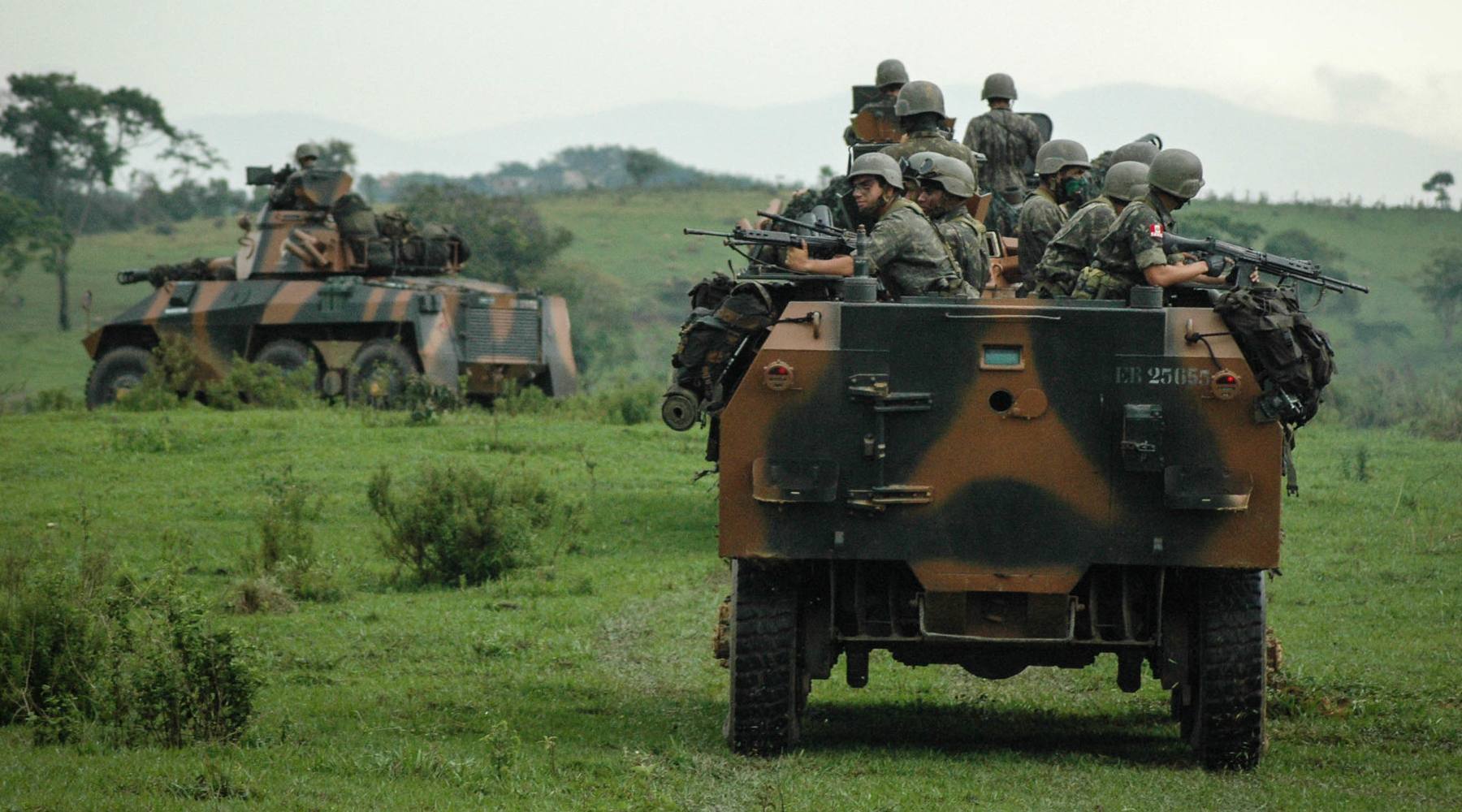 Brasil pode entrar em guerra com país vizinho pela 1ª vez em 156 anos mesmo sem intenção, alerta ex-ministro da Defesa, bastando um grupo armado atravessar a fronteira e o outro lado ir atrás