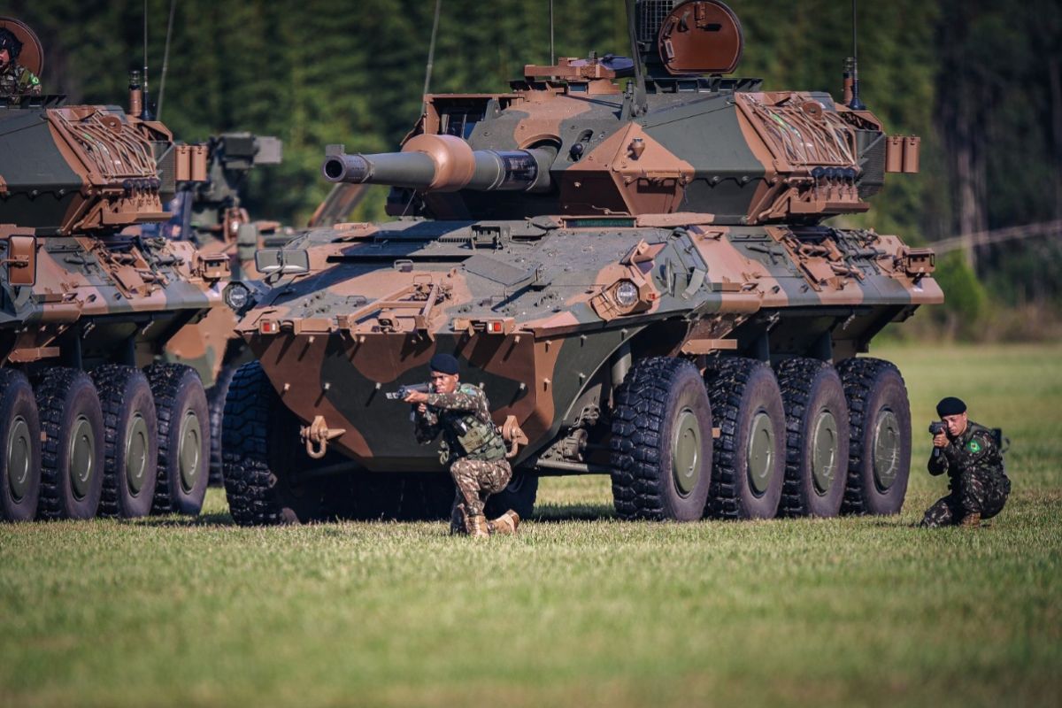 7 novos Centauro II com canhão de 120 mm entram em produção na Itália: Exército avança no programa de 98 blindados
