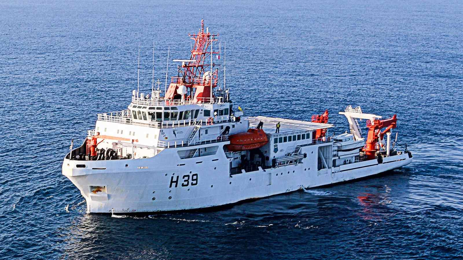 Navio da Marinha vasculha o fundo do Atlântico por 29 dias e descobre 3 áreas que podem esconder cobre, ouro e prata, 1 mês após vir à tona que EUA exigiram prioridade sobre minerais brasileiros