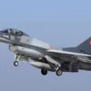 Caças F-16 da Romênia derrubam em quatro minutos dois drones Geran a jato que voavam a 450 km/h, modelo que o país nunca tinha abatido