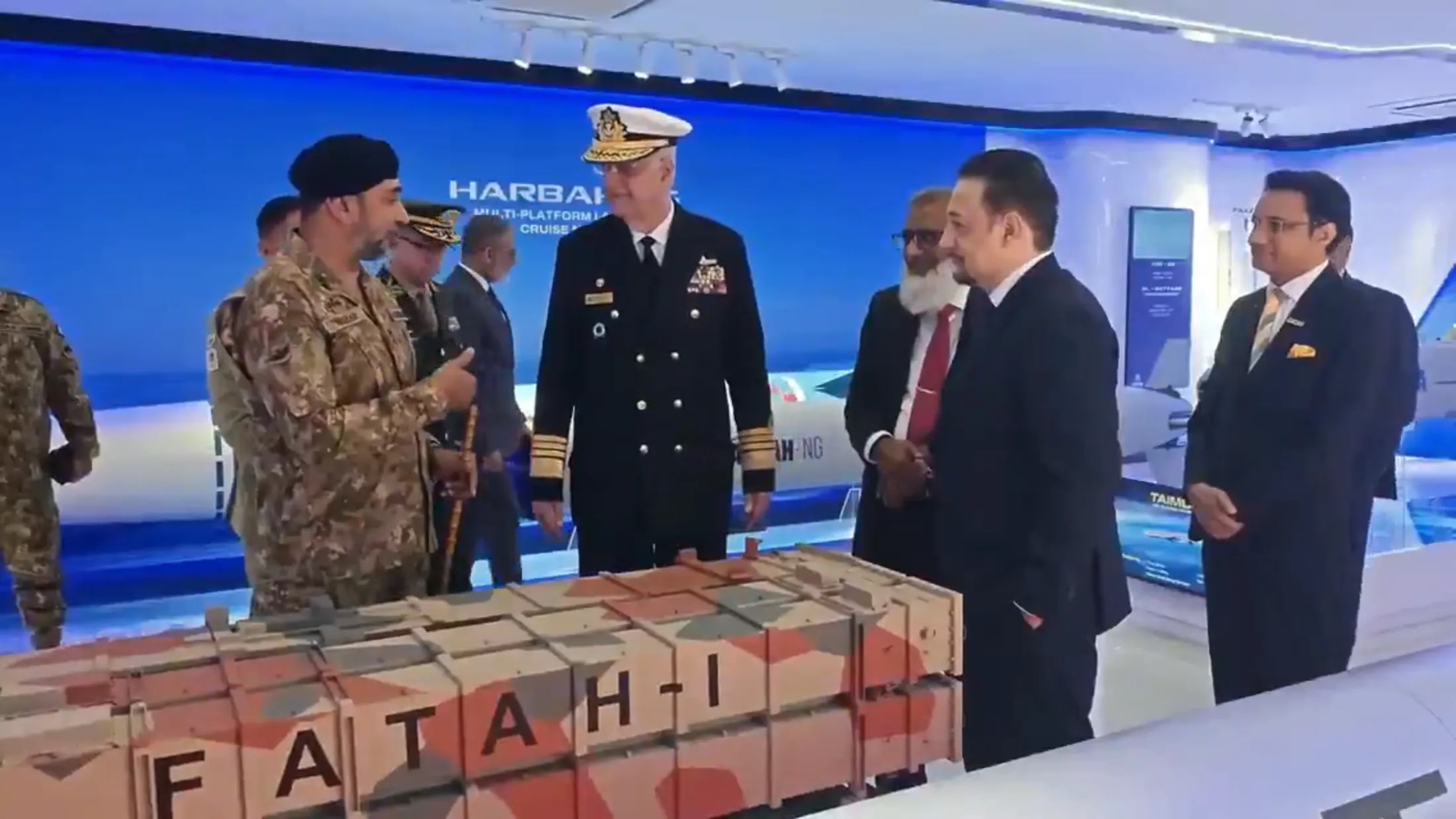 Paquistão abre as portas de sua indústria de mísseis para a alta cúpula militar brasileira e apresenta armas capazes de atingir navios a 350 km, além de versões projetadas para alcançar impressionantes 500 km