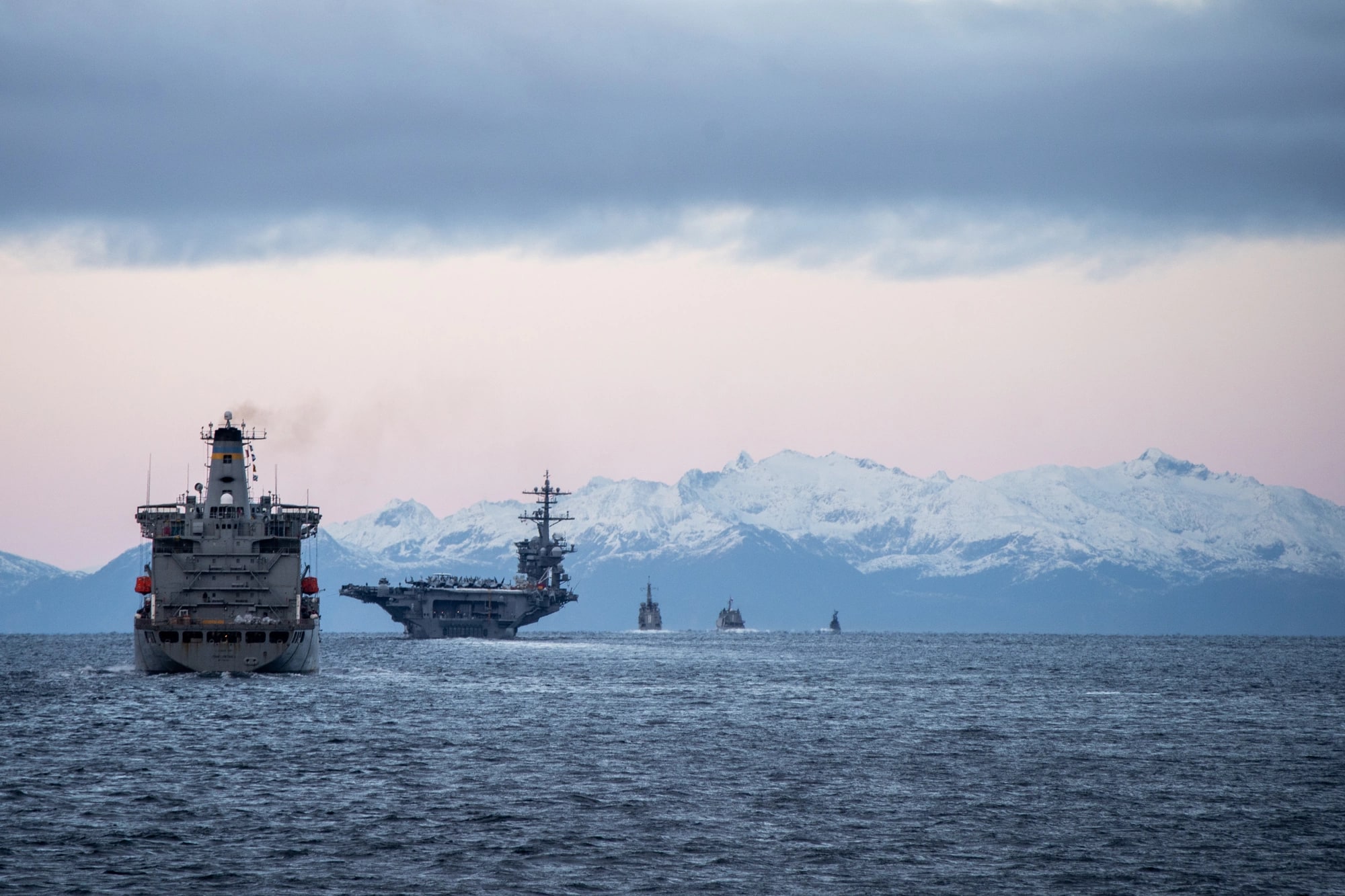 Sete ex-comandantes da Marinha do Chile contestam decretos argentinos sobre o Estreito de Magalhães e defendem rota de cargueiro para as Malvinas sem autorização de Buenos Aires