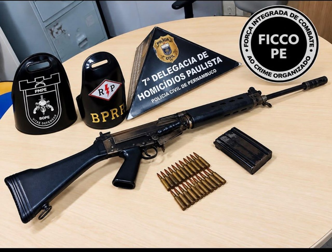 Fuzil calibre 7,62 furtado do Exército reaparece desmontado em mochilas no Recife, com numeração raspada, enquanto soldado segue preso e investigadores procuram respostas