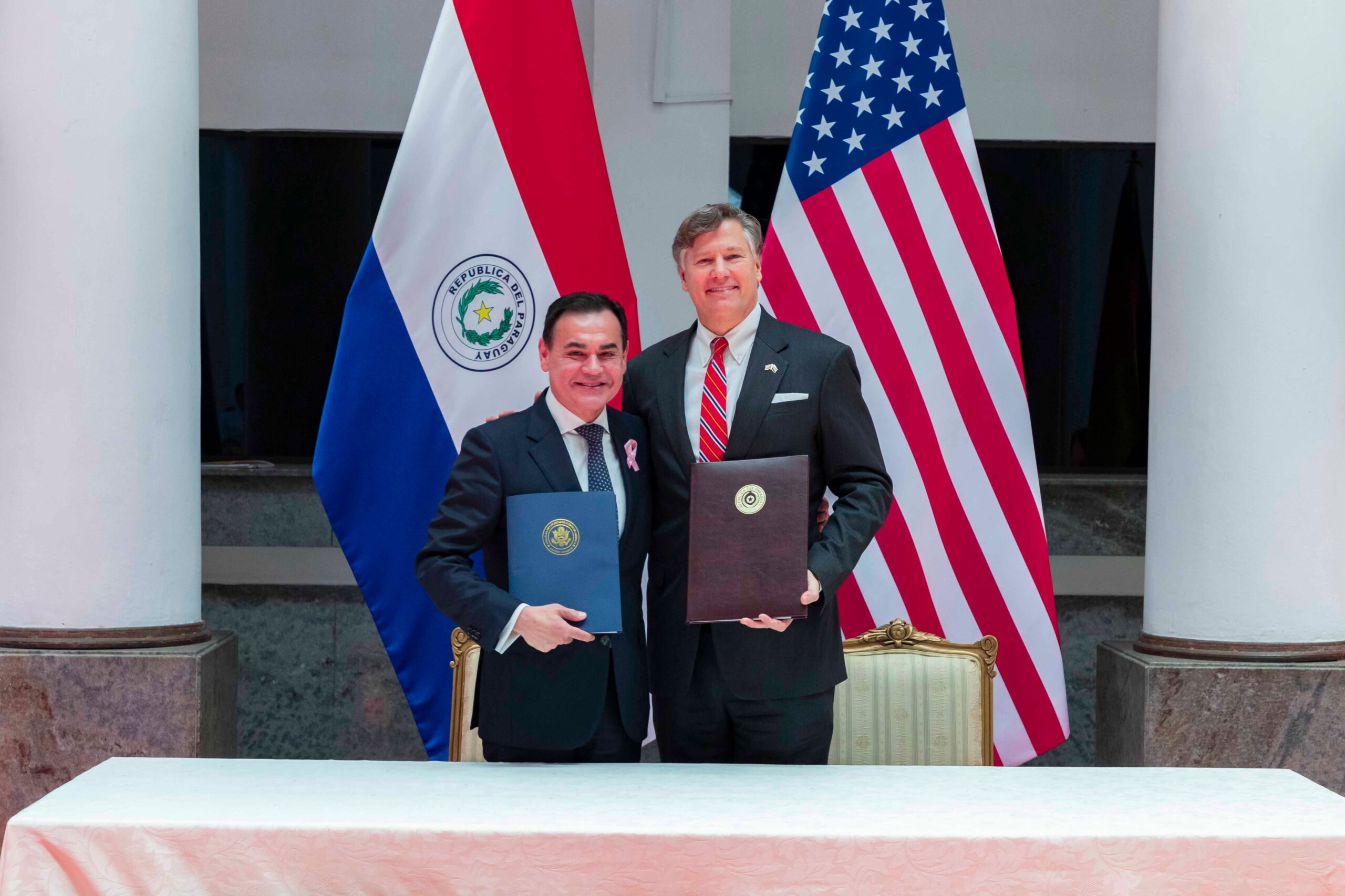 EUA avançam na fronteira do Brasil: Paraguai fecha acordo para interceptar aviões suspeitos com apoio de inteligência americana, enquanto Washington amplia sua presença na segurança regional