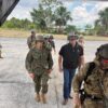 Comandante do Comando Sul dos EUA sobrevoa a Amazônia peruana em um Osprey, visita instalação militar na fronteira com a Colômbia e amplia cooperação em região que também limita com o Brasil