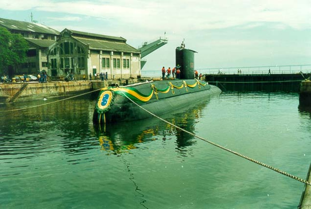 Marinha preparou venda de dois submarinos brasileiros por até US$ 300 milhões, e Polônia, Peru e Argentina apareceram entre interessados