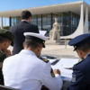 Por que o STF proíbe a equiparação salarial entre militares das Forças Armadas e da PMDF e qual caminho poderia permitir novos aumentos para os praças?
