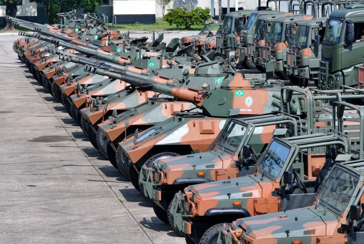 Enquanto aguarda blindado Nova Geração, Exército recebe lote de 11 viaturas Cascavel, 11 utilitários 4×4 e 10 caminhões de transporte de 5t revitalizados para aumentar poder de fogo e prontidão de Infantaria